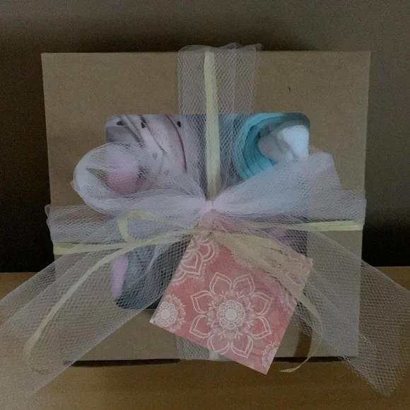 🧁Baby Girl Onesies & Socks “CUPCAKES!” Baby Girl Gift Set - 4ct Box - Picture 2 of 11